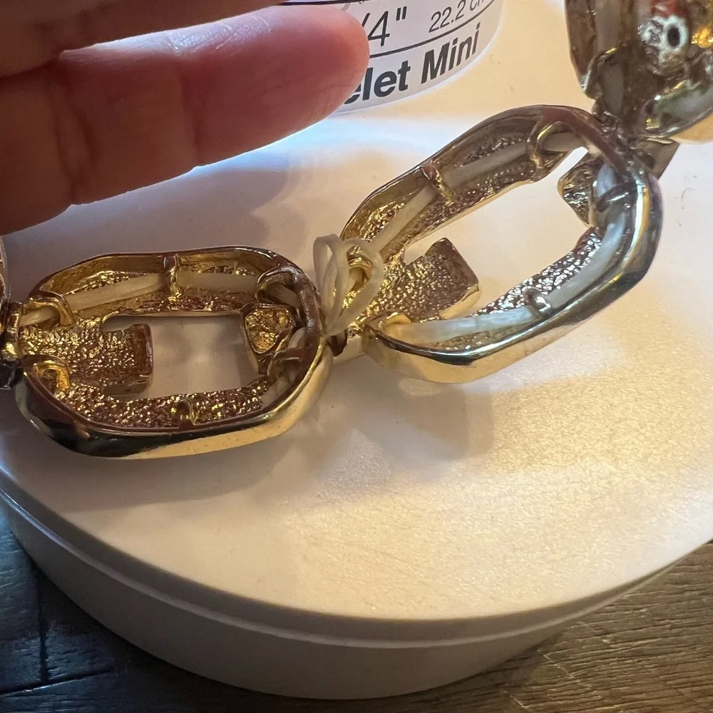 NWT Gold Link Stretch Bracelet - Picture 3 of 4